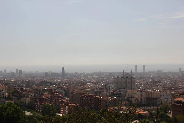 Paisaje con vista a la ciudad de Barcelona desde arriba —  Fotos de Stock