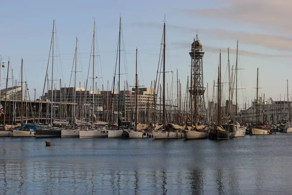 Baía do porto de Barcelona com iates — Fotografia de Stock