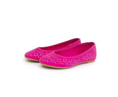 Beyaz arka plan üzerinde izole bale ayakkabıları