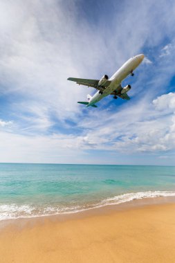 Phuket, Tayland - 25 Kasım 2016: uçak iniş 