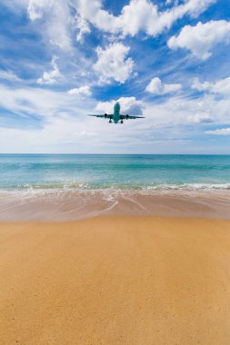 Phuket, Tayland - 25 Kasım 2016: uçak iniş 