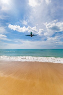 Phuket, Tayland - 25 Kasım 2016: uçak iniş 