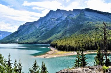 Lake Minnewanka Banff Ulusal Parkı'nda
