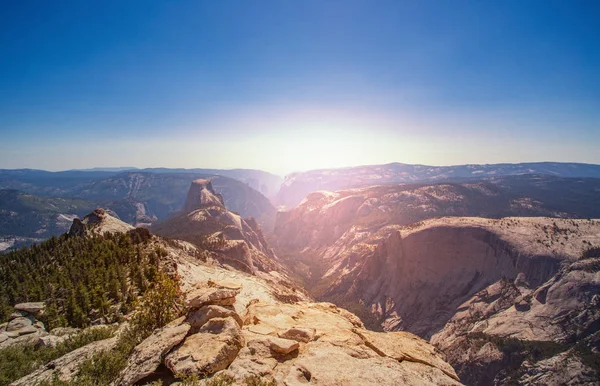 Yosemite National Park bulutlar geri kalan iz — Stok fotoğraf