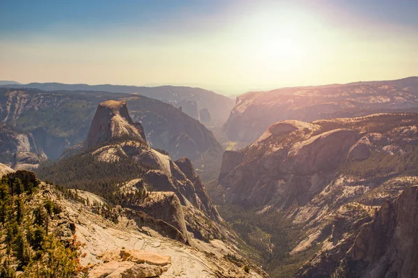 Parque Nacional Yosemite Nubes Sendero de Descanso — Foto de Stock