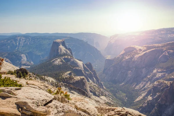 Parque Nacional Yosemite Nubes Sendero de Descanso — Foto de Stock