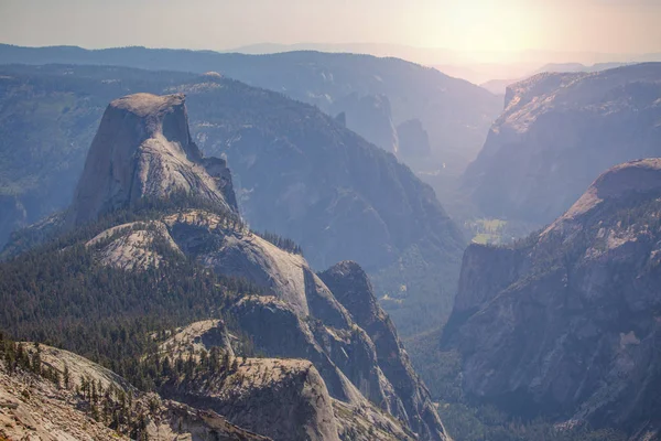 Parque Nacional Yosemite Nubes Sendero de Descanso — Foto de Stock