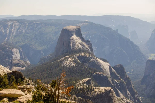Parque Nacional Yosemite Nubes Sendero de Descanso — Foto de Stock