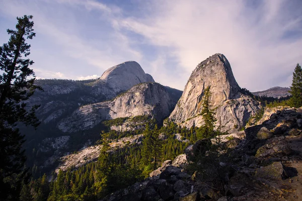 Senderos del Parque Nacional Yosemite — Foto de Stock