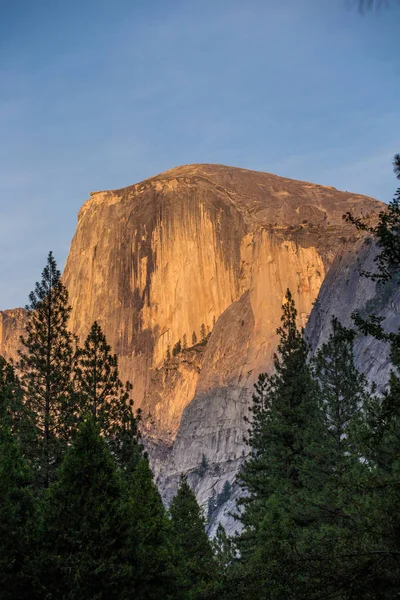 Yarı Kubbe Dağı Yosemite — Stok fotoğraf