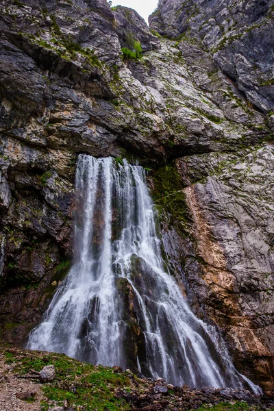 Wodospad gegsky w Abchazji — Zdjęcie stockowe