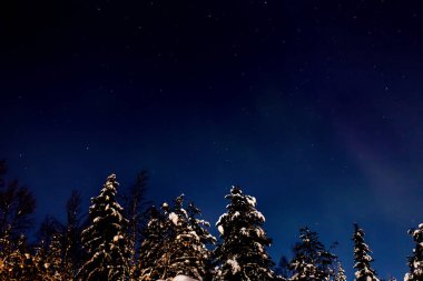 Gece gökyüzü Lapland Finland