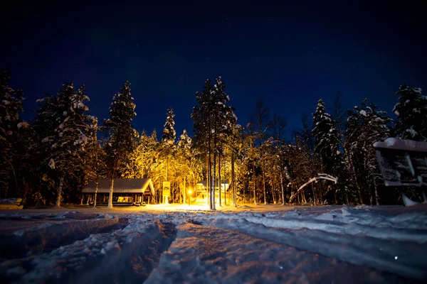 Gece gökyüzü Lapland Finland