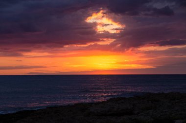 Kıbrıs Paphos günbatımı, deniz kıyısı
