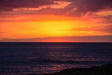 Kıbrıs Paphos günbatımı, deniz kıyısı