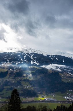 Avusturya Mayrhofen Kayak Merkezi Vadisi