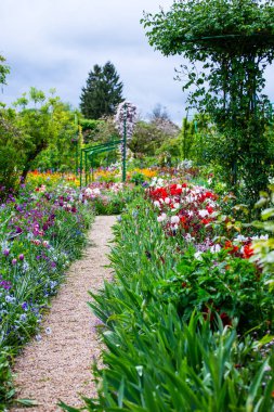 darbeydi claude monet Bahçe