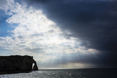 Etretat Köyü ve kaymaktaşı sahil