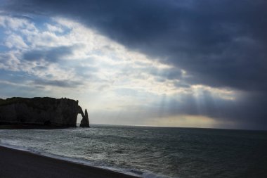 Etretat Köyü ve kaymaktaşı sahil