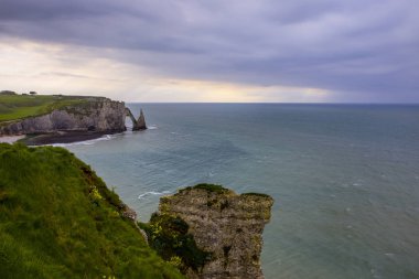 Etretat Köyü ve kaymaktaşı sahil