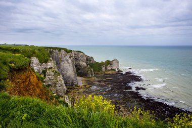 Etretat Köyü ve kaymaktaşı sahil