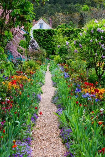 darbeydi claude monet Bahçe