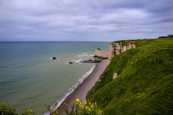 Etretat Köyü ve kaymaktaşı sahil