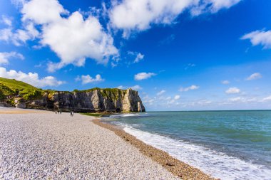 Etretat Köyü ve kaymaktaşı sahil