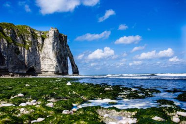 Etretat Köyü ve kaymaktaşı sahil