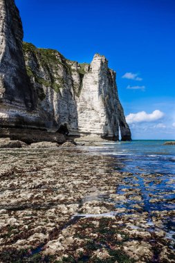 Etretat Köyü ve kaymaktaşı sahil
