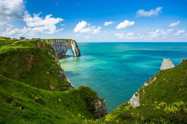 Etretat Köyü ve kaymaktaşı sahil