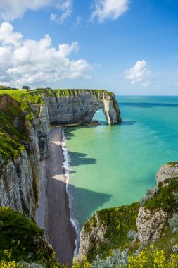 Etretat Köyü ve kaymaktaşı sahil