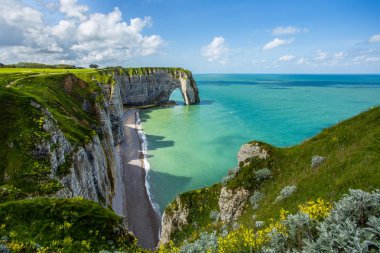 Etretat Köyü ve kaymaktaşı sahil