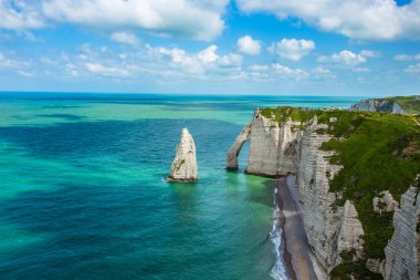 Etretat Köyü ve kaymaktaşı sahil