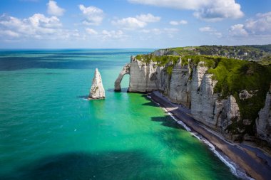 Etretat Köyü ve kaymaktaşı sahil