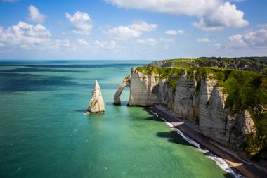 Etretat Köyü ve kaymaktaşı sahil