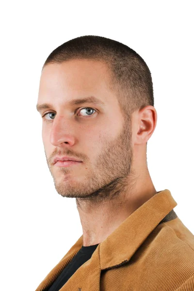 Yakışıklı genç adam.