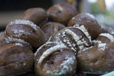 Kahverengi sıcak ekmek tahıl ile