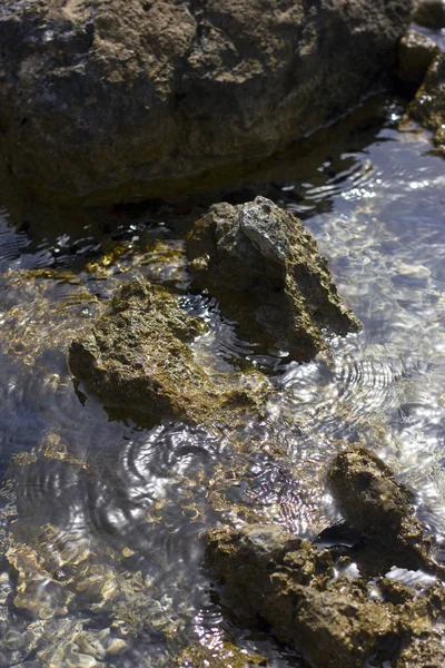 Pierres sur la plage de Phaselis en Méditerranée sous la mer, sous l'eau — Photo