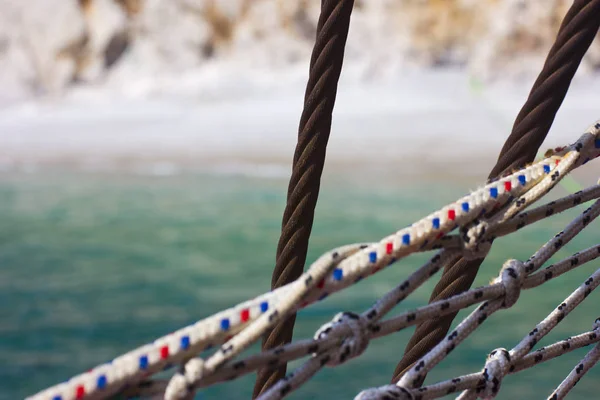 Yachting and shipping. Rope knots. Sea travel. — Stock Photo, Image