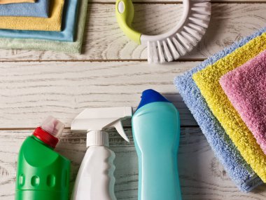 Renkli mikrofiber peçeteler, Ajan, sprey ve w üzerinde fırça Temizleme