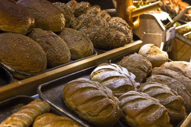 Çeşitli ekmek, buğday ve çavdar, beyaz ve koyu