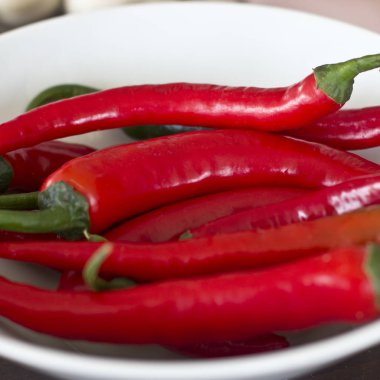 Kırmızı sıcak biber biber yakın çekim. Seçici odak