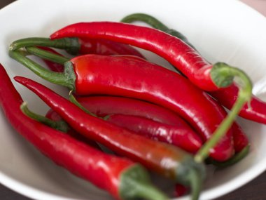 Kırmızı sıcak biber biber yakın çekim. Seçici odak