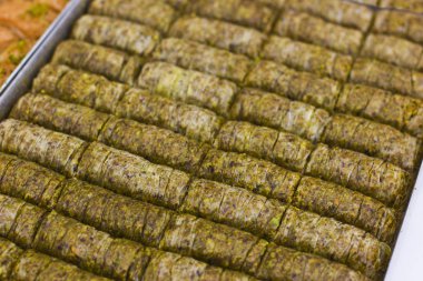 Geleneksel oryantal tatlı - baklava fıstık ve walnu ile