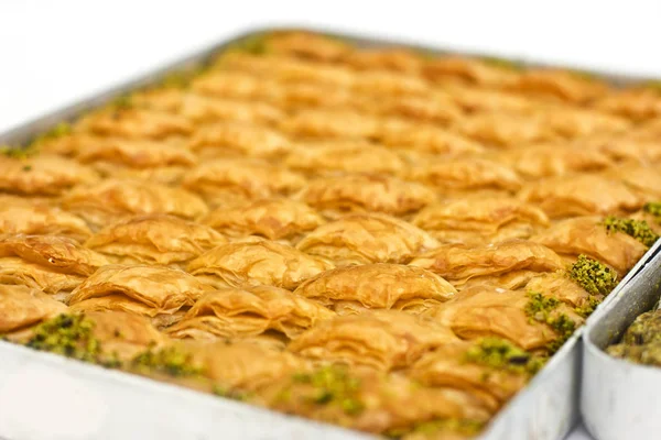Traditionelles orientalisches Dessert - Baklava mit Pistazien und Walnu — Stockfoto