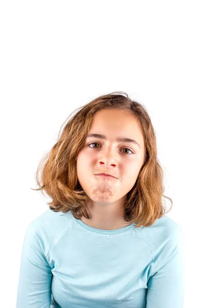 Menina adolescente bonito com expressão facial engraçado olhando para câmera, isolado — Fotografia de Stock