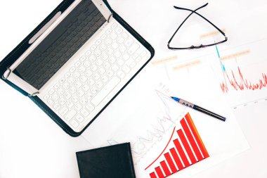 Koronavirüs yüzünden karantina sırasında merkez ofis. Ev izolasyonu.