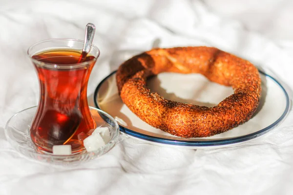 Pequeno Almoço Cama Chá Turco Vidro Tradicional Simit Pão Gergelim — Fotografia de Stock