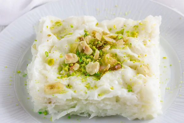 Traditional Turkish Meal Gullac Milk Dessert Sprinkled Ground Nuts Pistachios — Stock Photo, Image